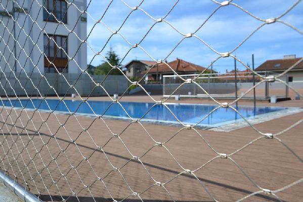 Verja con malla de acero inoxidable