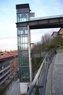 Estructurar y barandilla pasarela ascensor