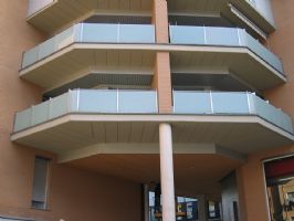Barandillas y estructura metálica para balcones