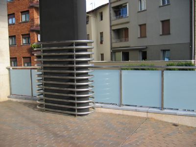 Cerramiento, barandillas para balcones y elementos exteriores